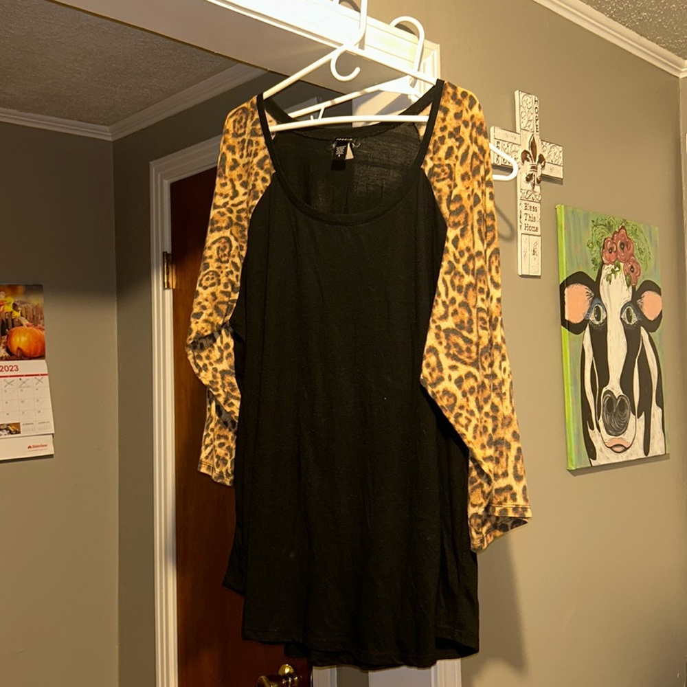 Torrid leopard sleeve top